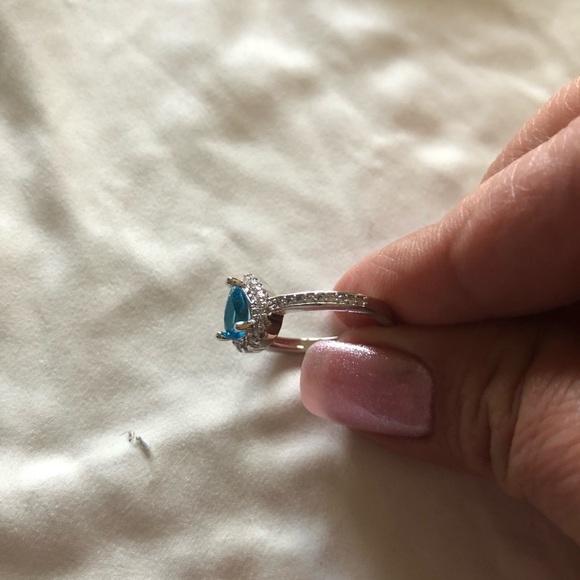 Blue and white topaz rings and earrings - Picture 2 of 8